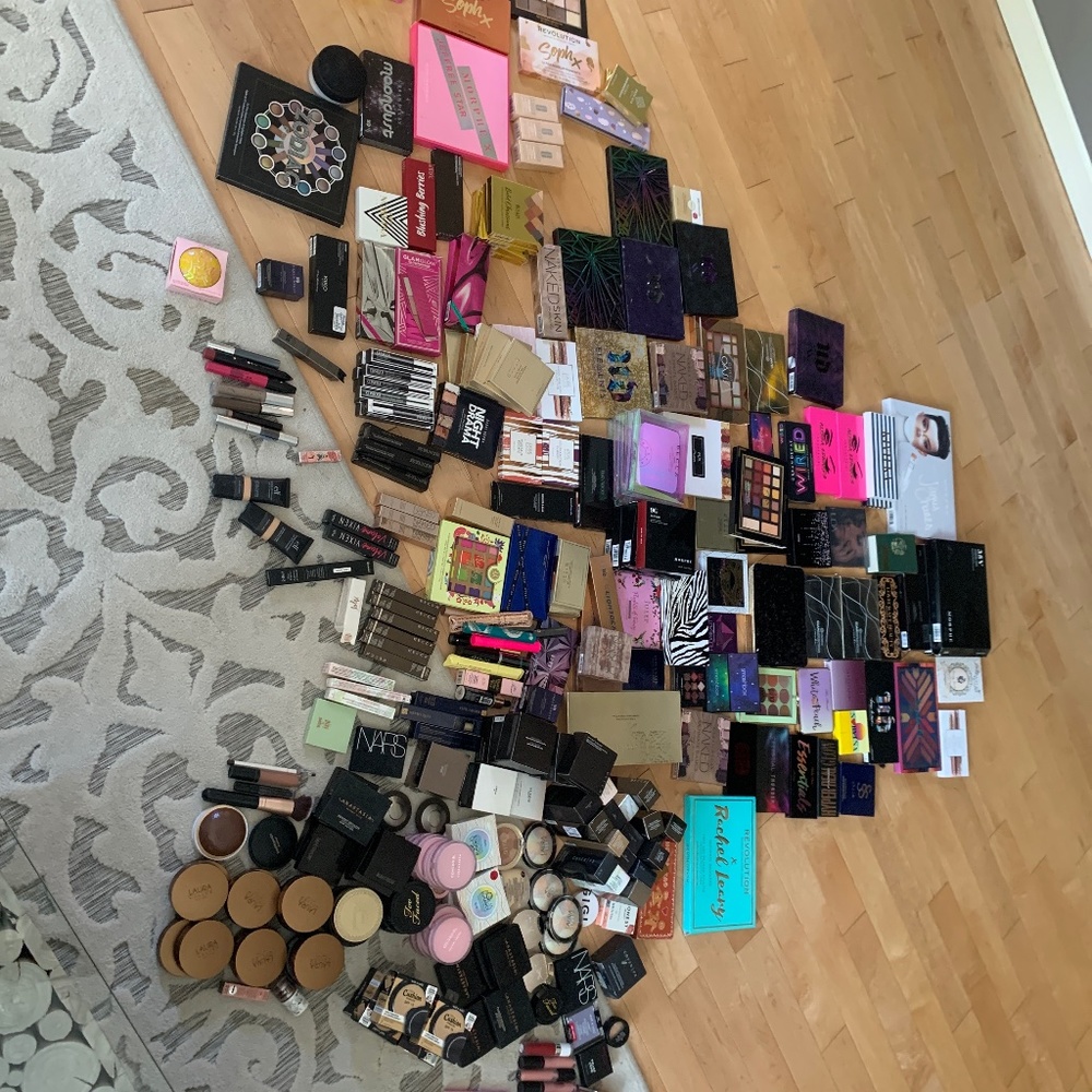 Brand new make up lot